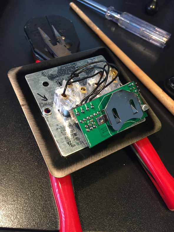 Homini InWall Battery Powered Light Switch Module OpenHardware.io